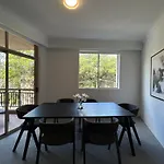 Kozyguru Camperdown Cozy 2-Bed Apt And Parking